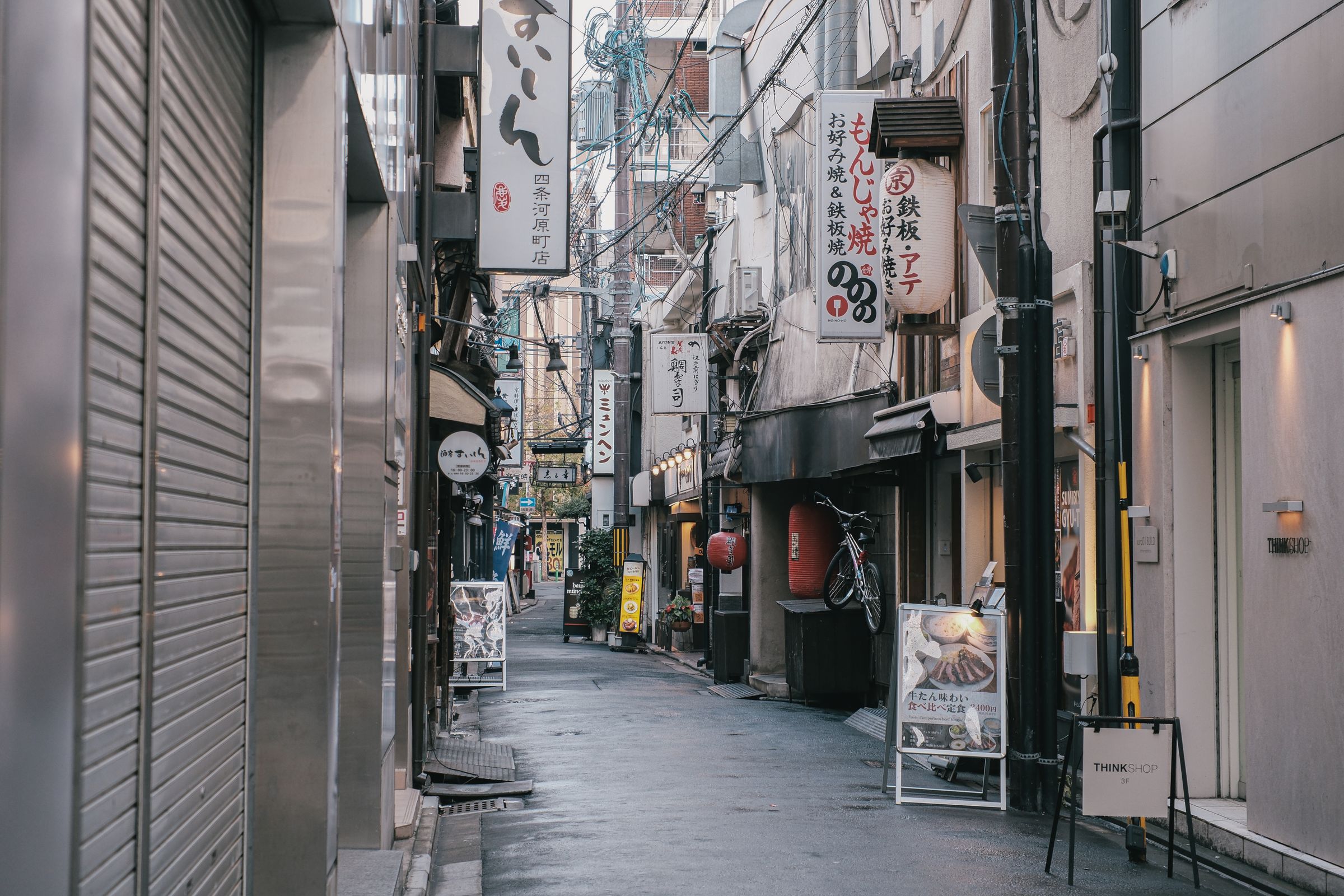 日本的一条商铺街道