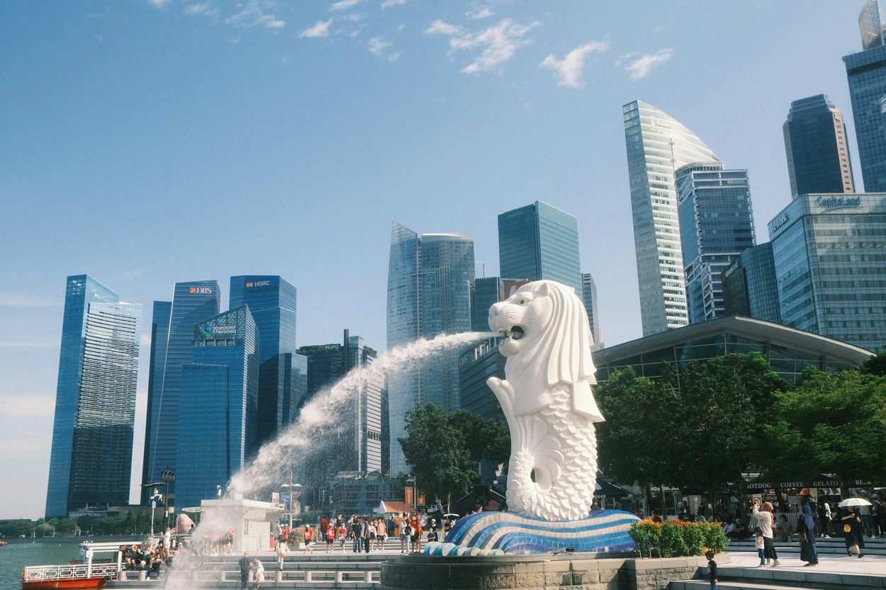 新加坡滨海湾的城市天际线，世界银行集团在亚洲的区域枢纽之一