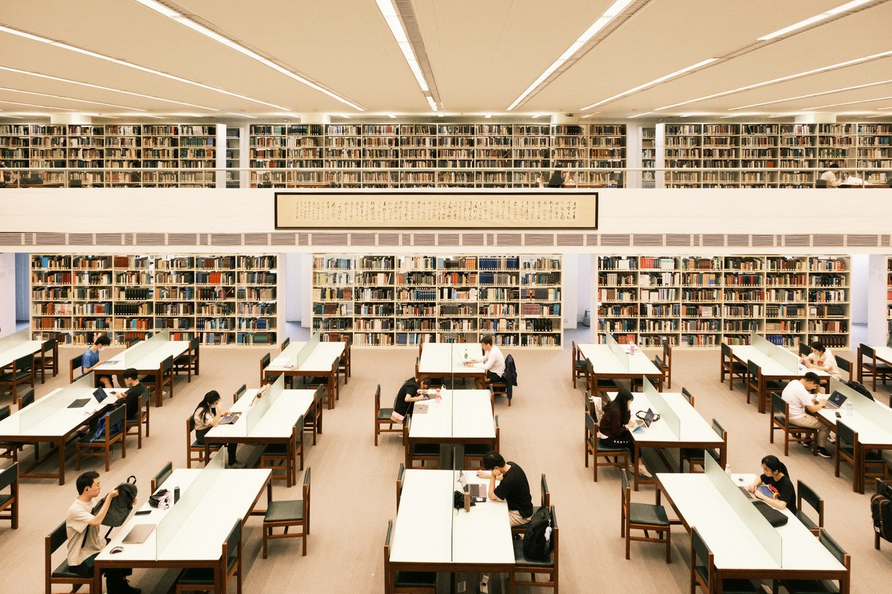 大学图书馆的阅览室