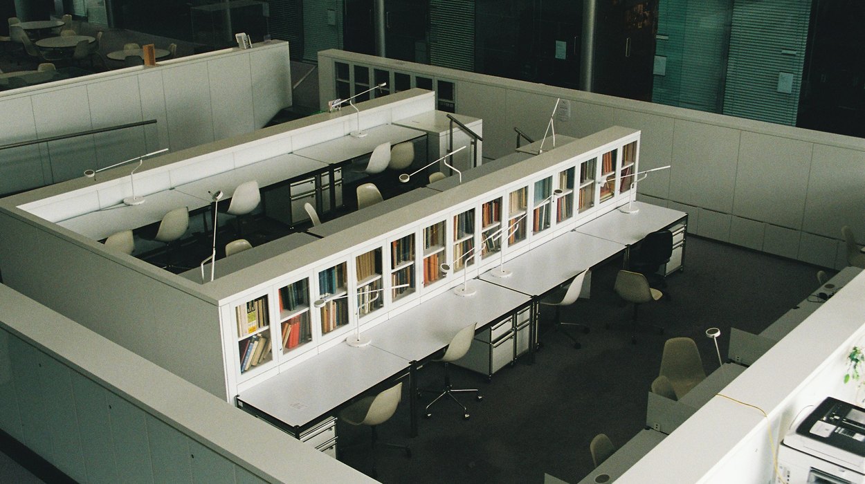 大学图书馆阅览区